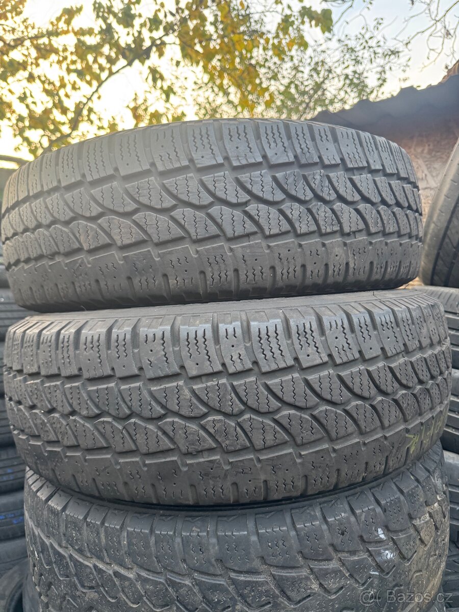 2ks zimnich 215/70 R15 109/107R