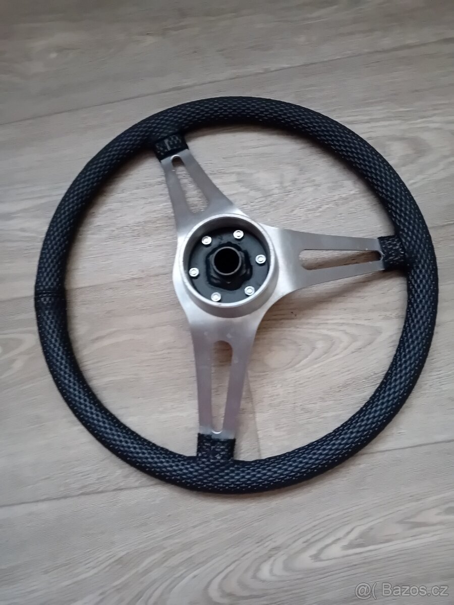 Volant ,hliníkové ventil.viko na Škoda 1000