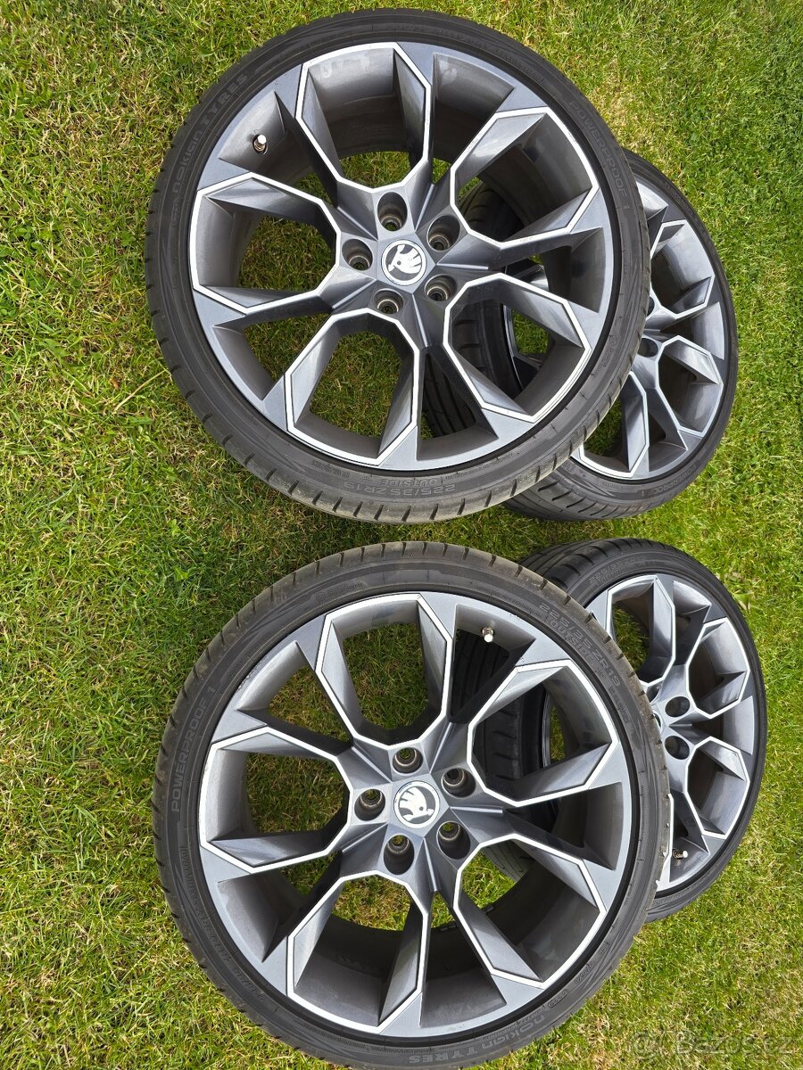 Alu kola X-TREM 19" Octavia III RS včetně pneu.