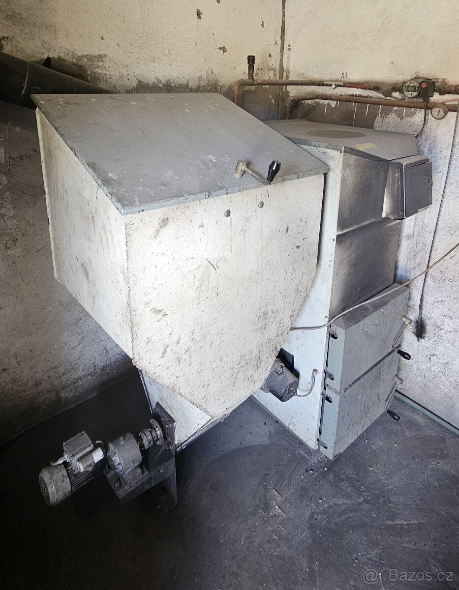 Kotel Ling 25 s násypkou 3. emisní třída