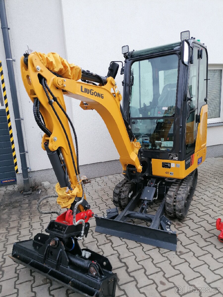 Minibagr 2000kg Liugong 9018.