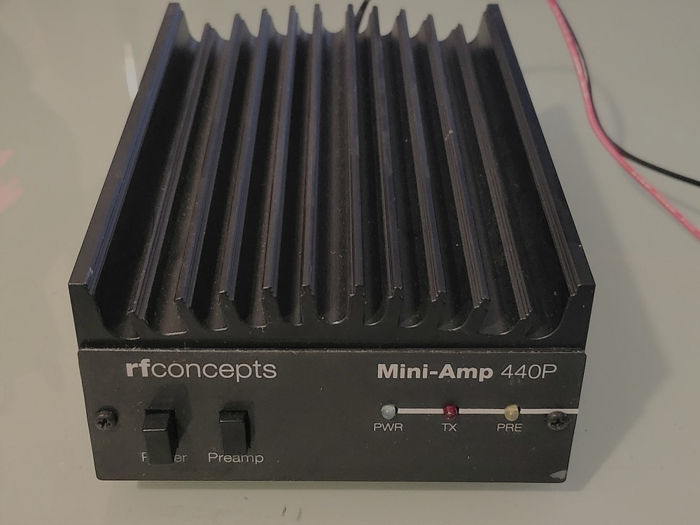 UHF zesilovač RF Concepts Mini Amp 440