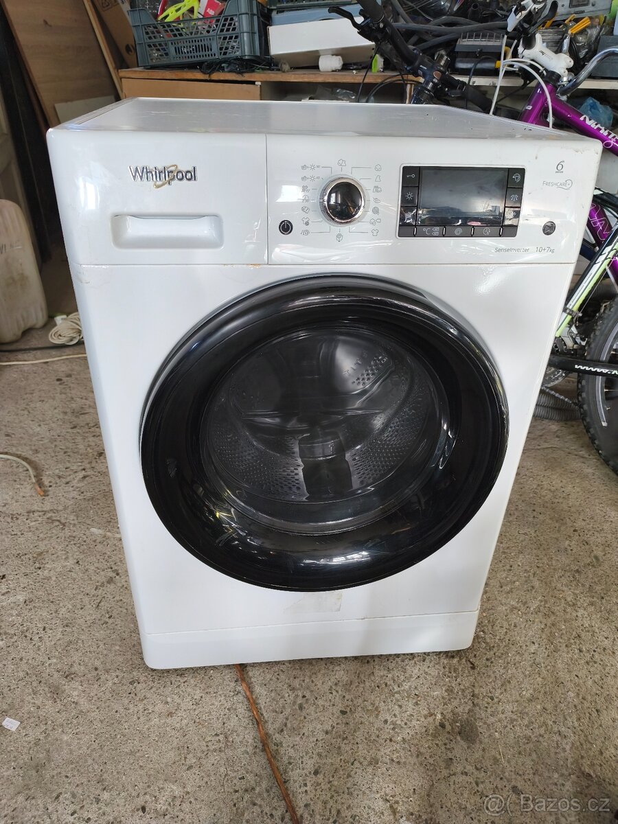 Pračka se sušickou whirpool