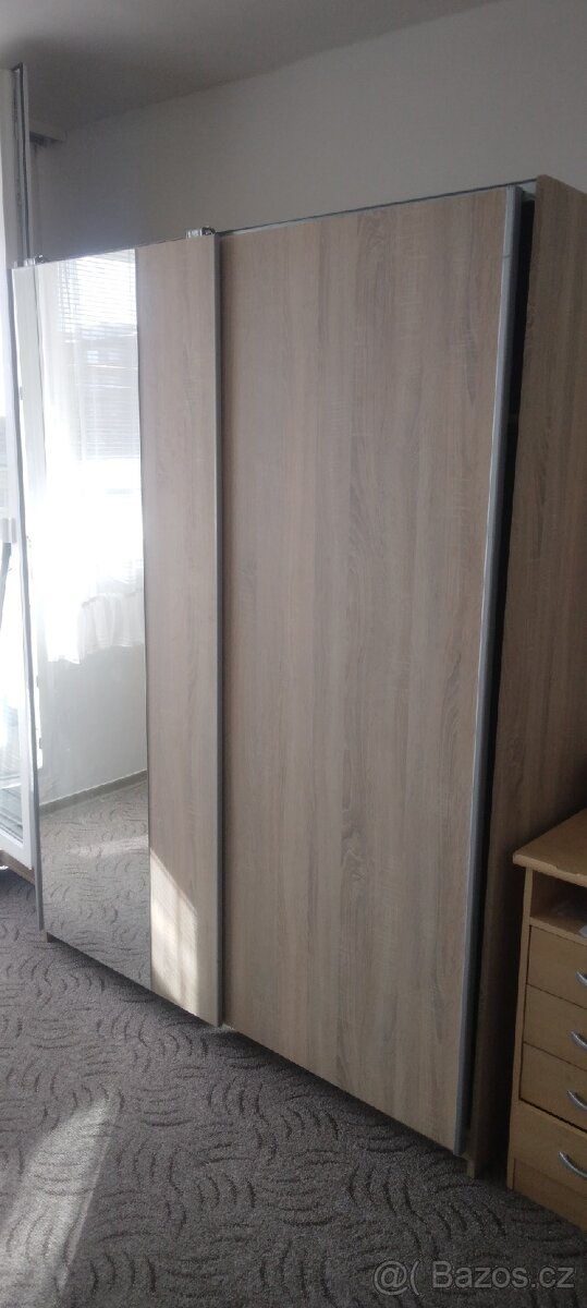 Šatní skříň Split ze Sconta