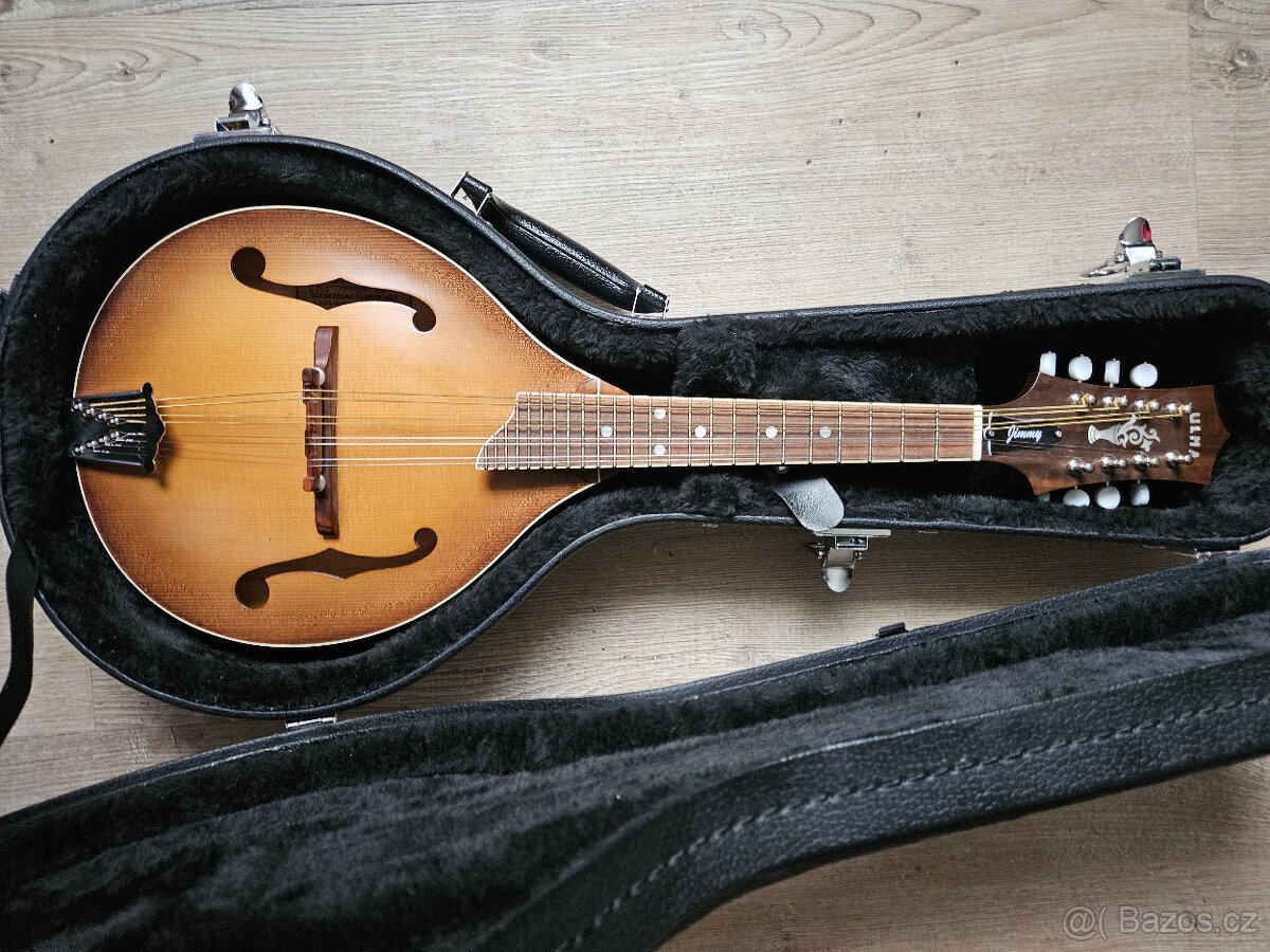 Zánovní česká celomasivní mandolína ULMA s kufrem