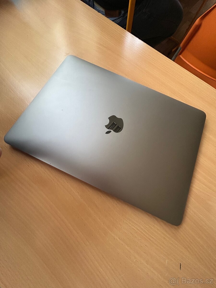 Prodám MacBook Air M1 13” originál krabice + nabíječka
