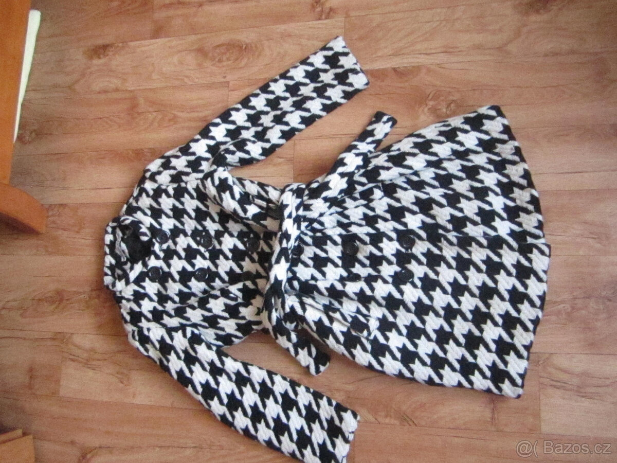 Zimní teplý kabát vel. M/38, 51% vlny, podšívka bavlna