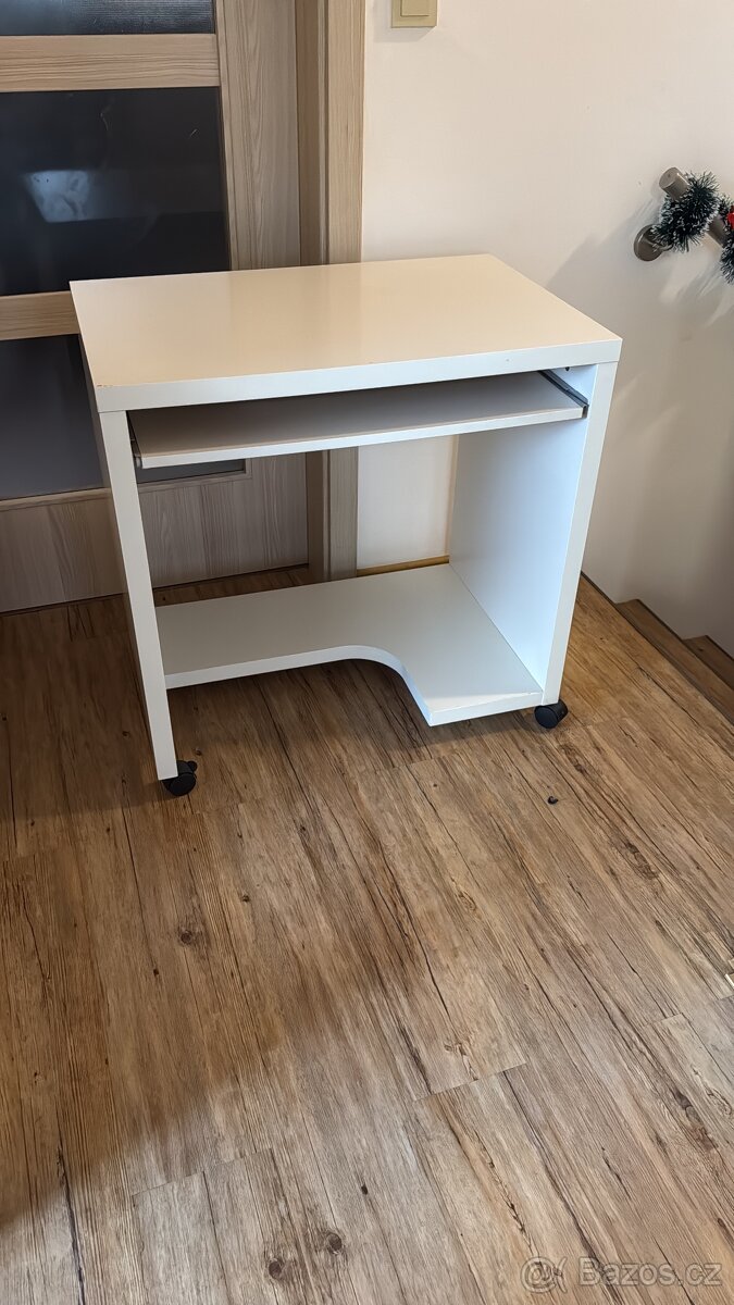 Psací stůl na pc