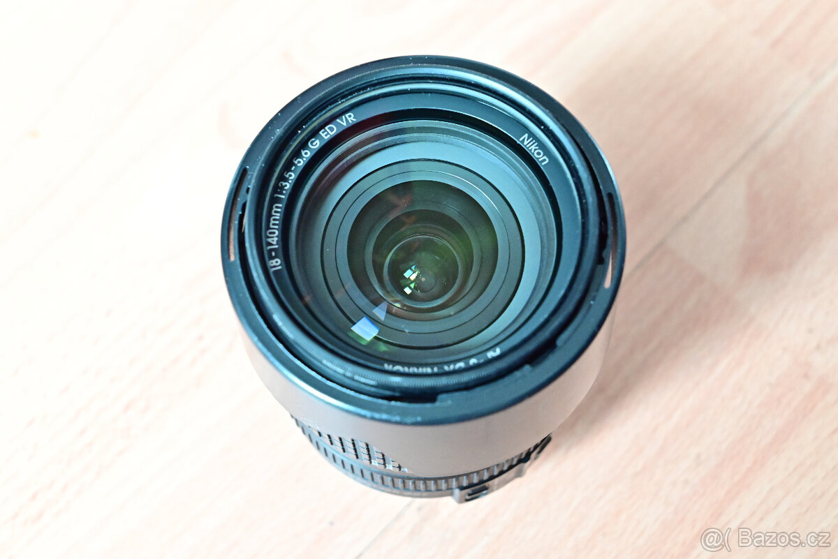 Nikon D7100 a Nikkor 18-140