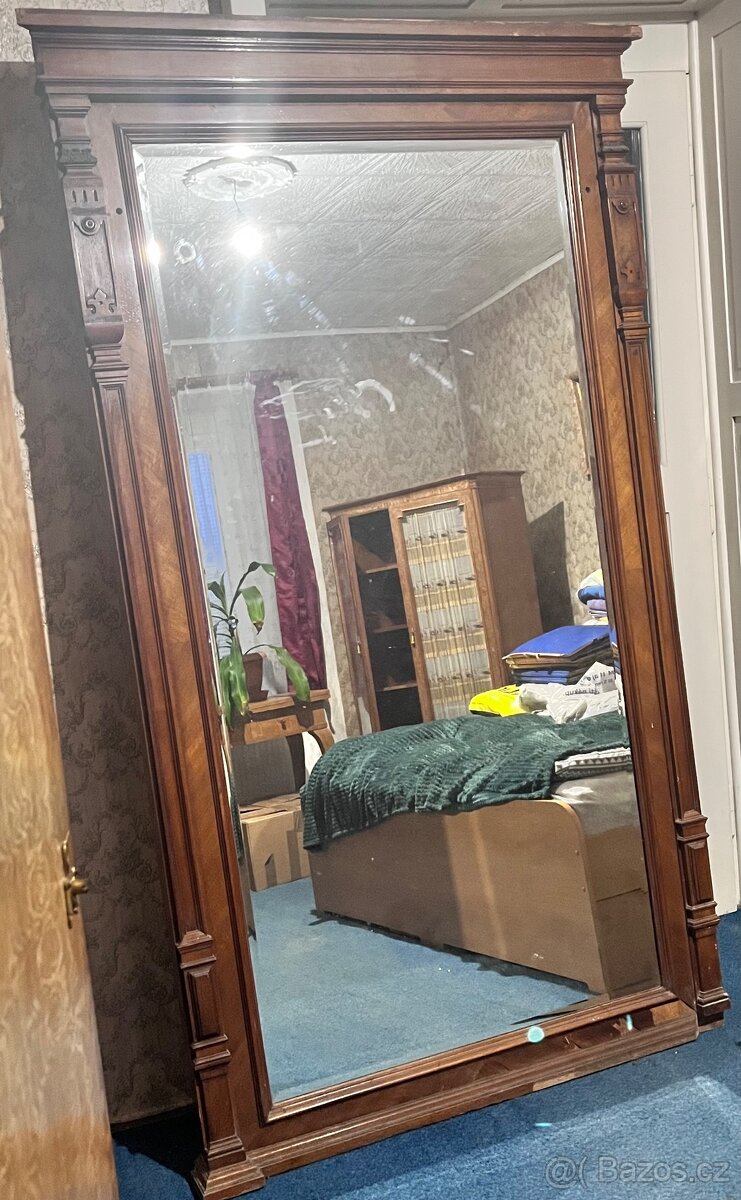 Starožitné zrcadlo k renovaci