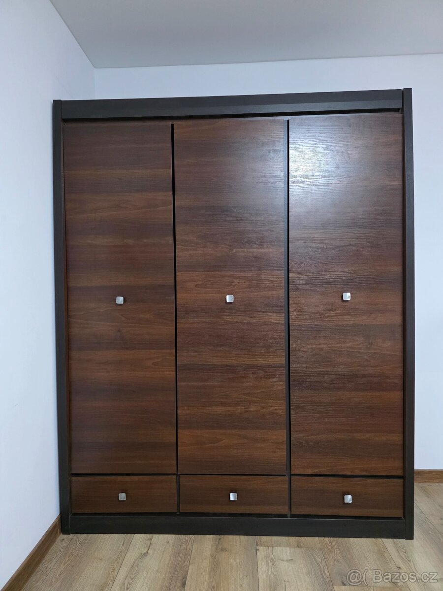 Šatní skříň Forrest FR10