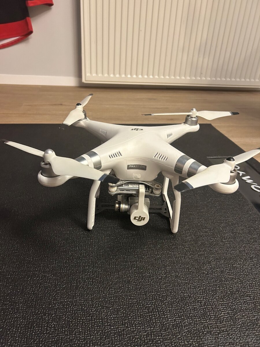 DJI 3 Phantom Advanced dron
