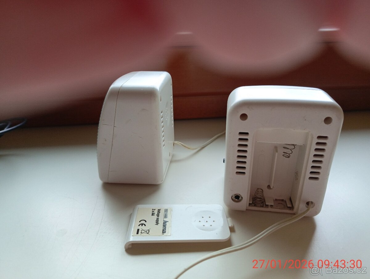 Repro box, sluchátka, kabely.