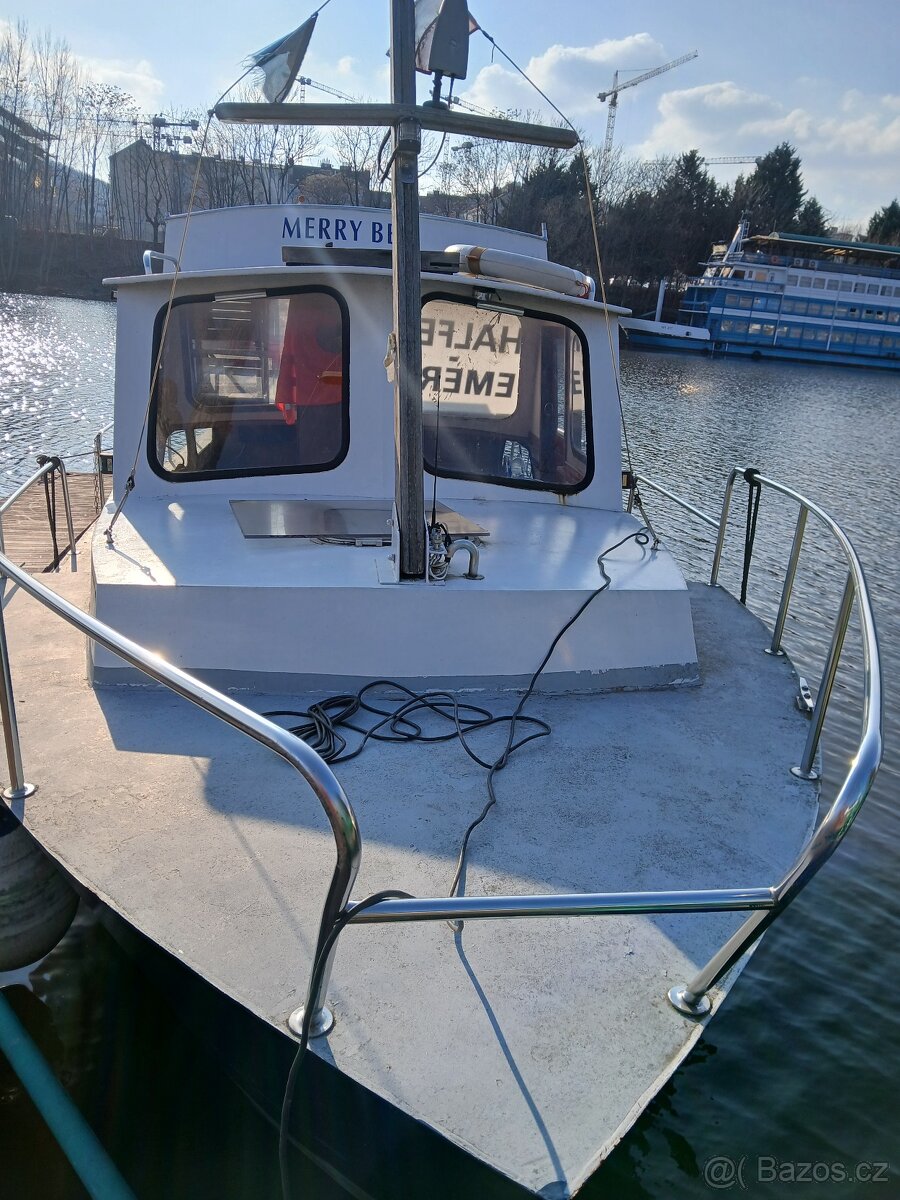 Obytná říční holandská loď