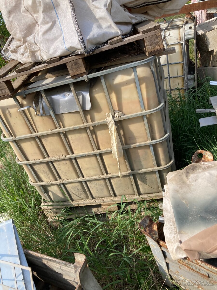IBC KONTEJNERY 1000L
