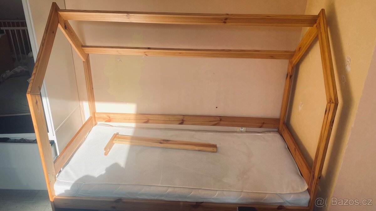 Domečková postýlka