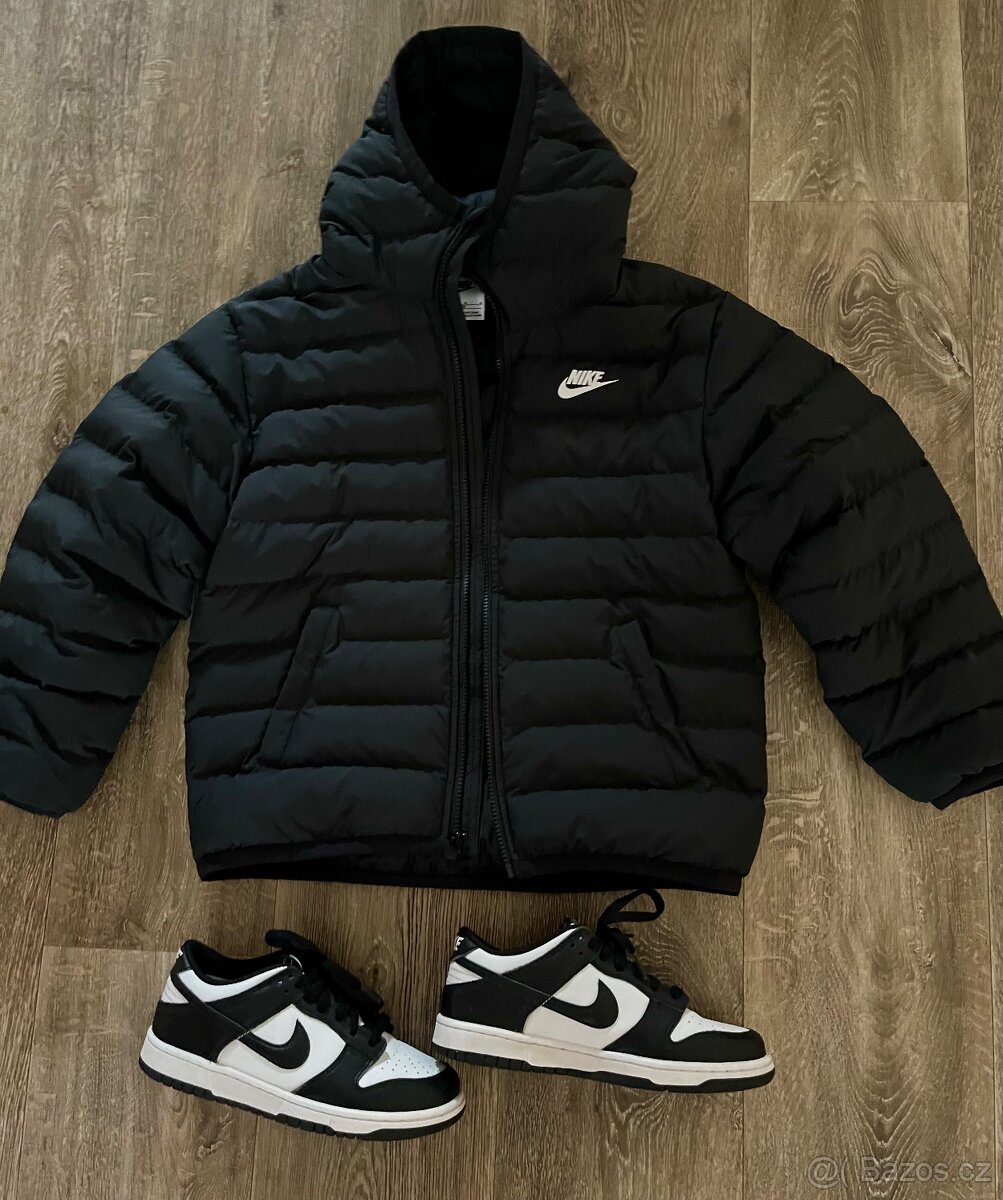 Nike bunda, Nike boty