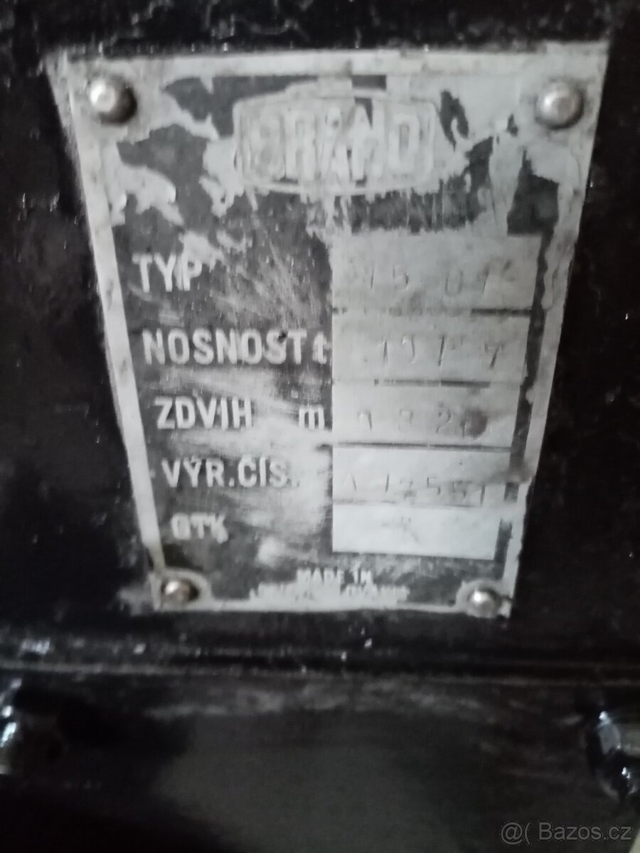 Hřebenový zvedák