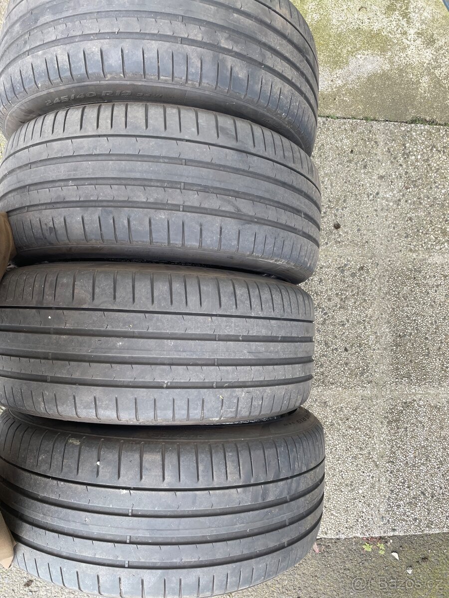 Pneu 245/40R19