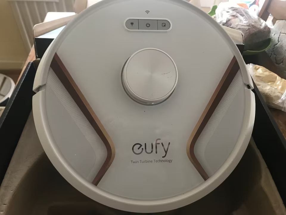 Eufy RoboVac X8 Hybrid – plně funkční, s novou baterií