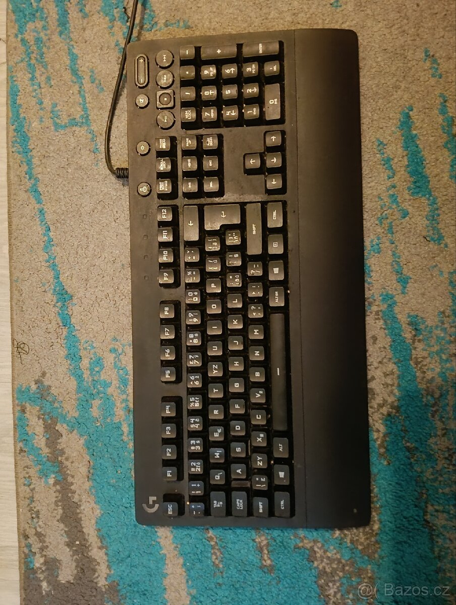 Logitech g213