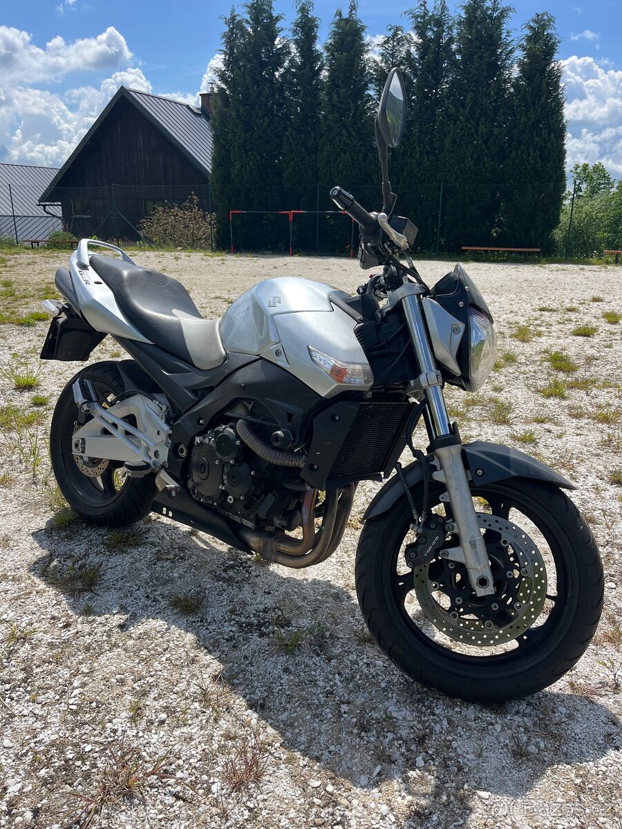 Suzuki gsr 600