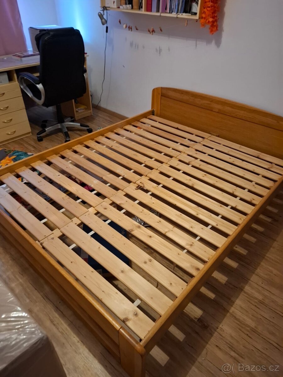 Postelový rám s roštem