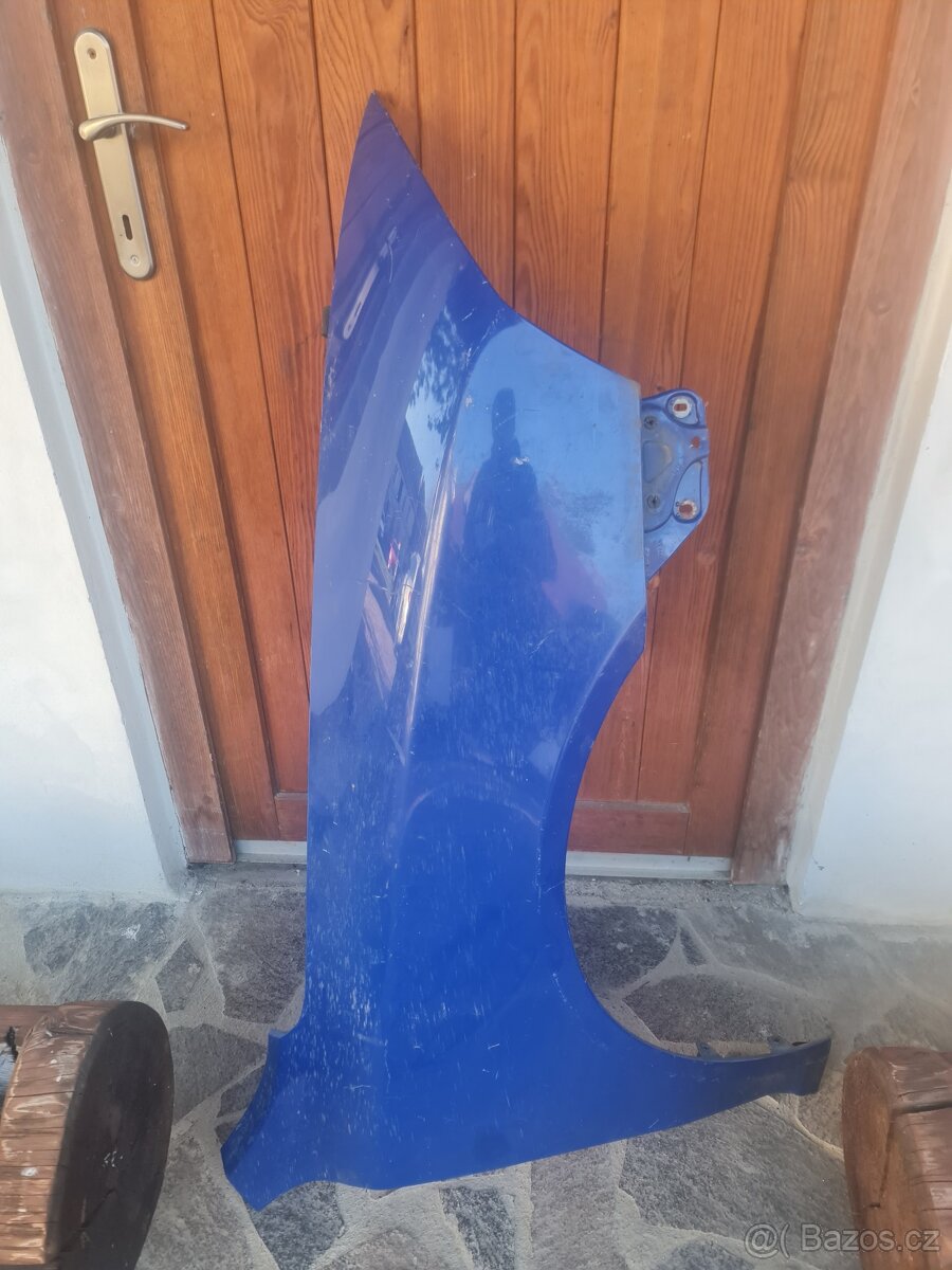 Škoda Octavia 2 pravý přední blatnik