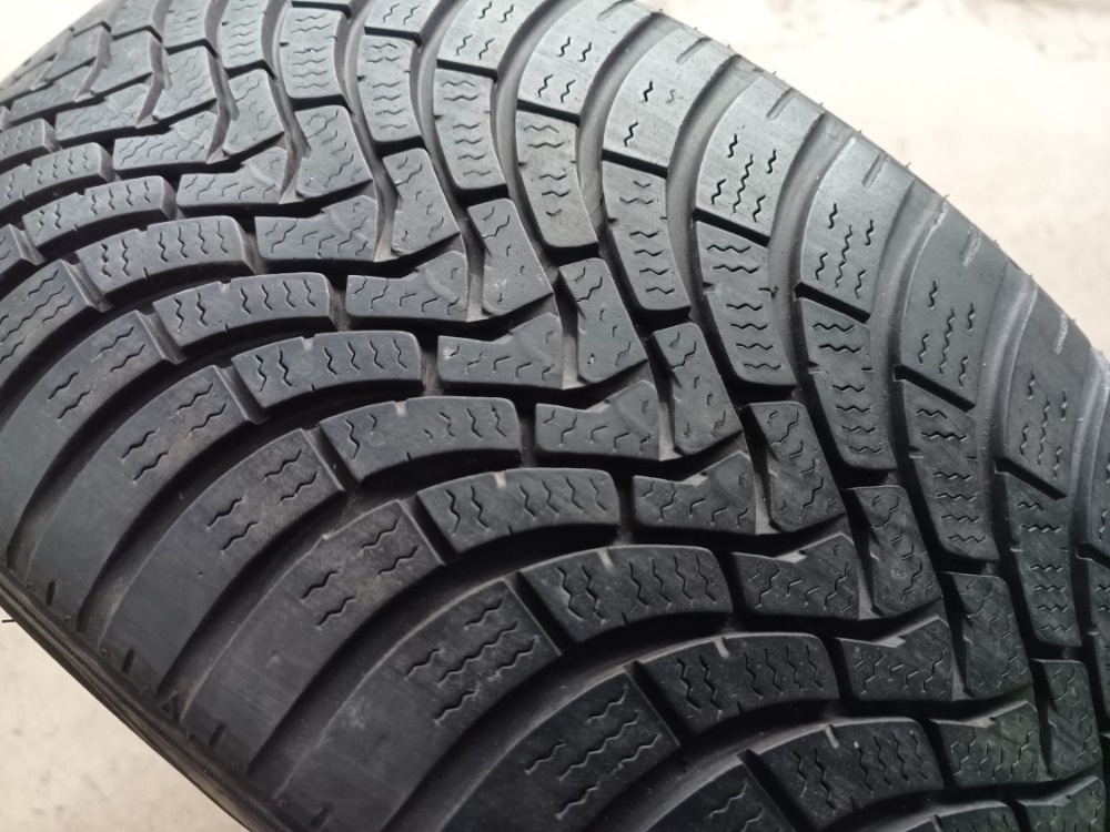 205/50 R17 FALKEN (2518)
