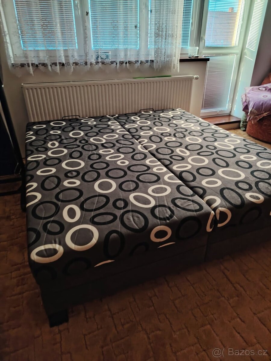 postel manželská - úložný prostor