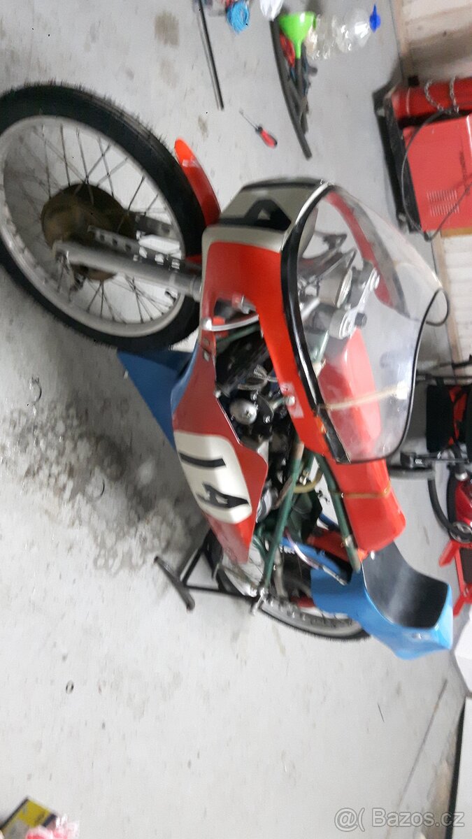 Závodní silniční Ahra 80