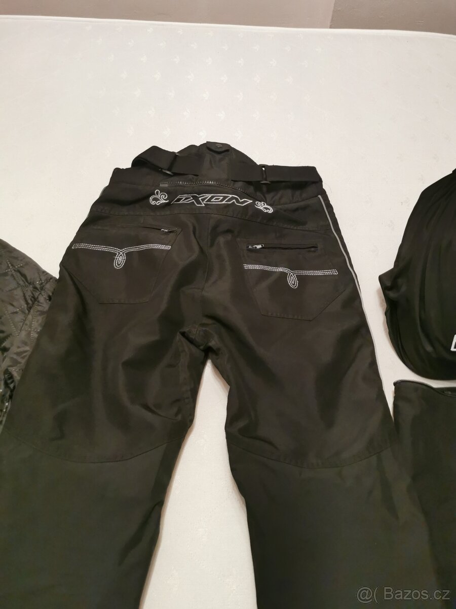 Oblečení na motorku a helma