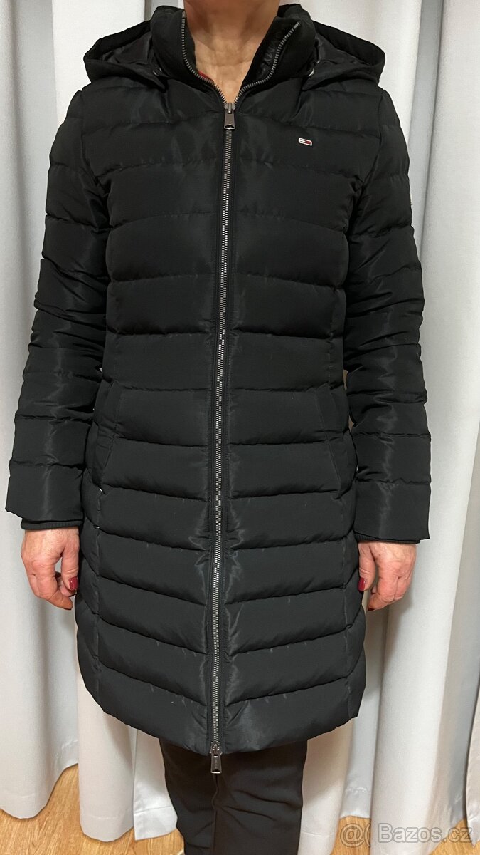 Péřový kabát Tommy Jeans
