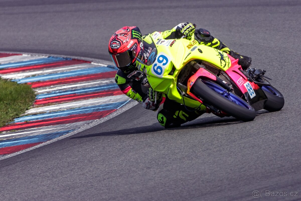 Yamaha YZF - R3, Okruhovka