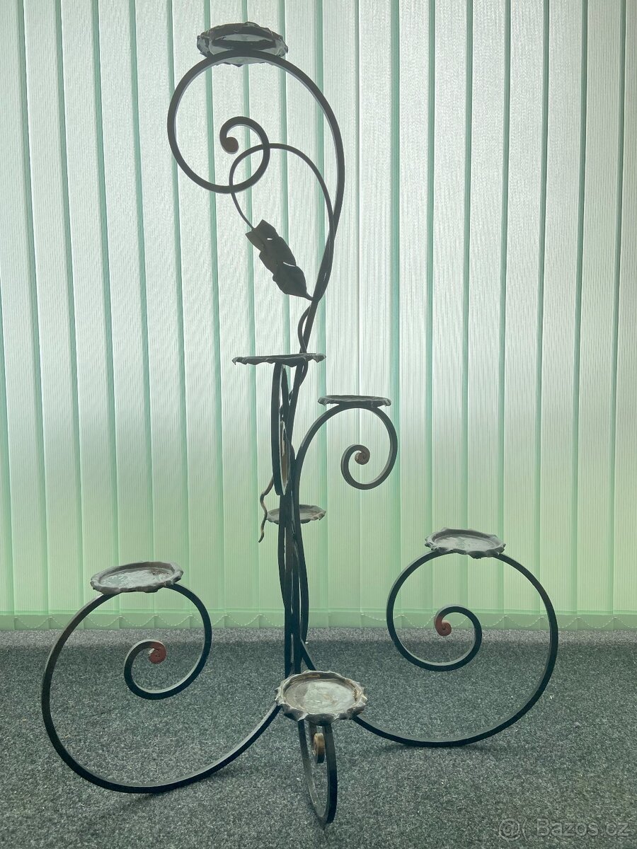 Kovové stojánky na kytky - ruční výroba