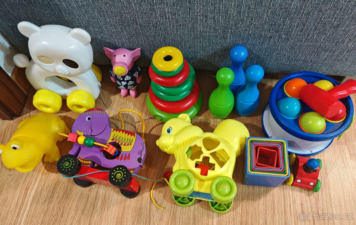 vkládačka, hlavolam, krtek bubínek s míčky