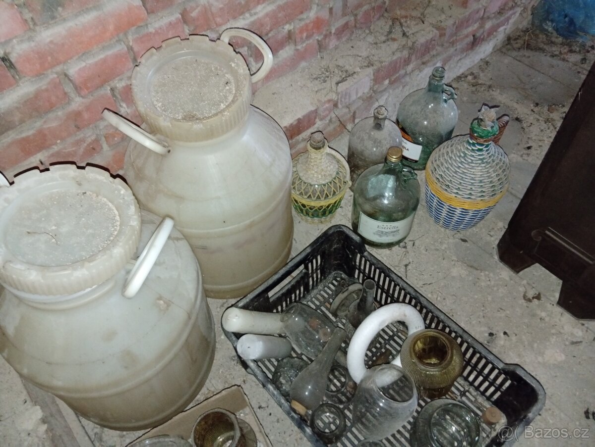 Plastový sud s víkem 50L