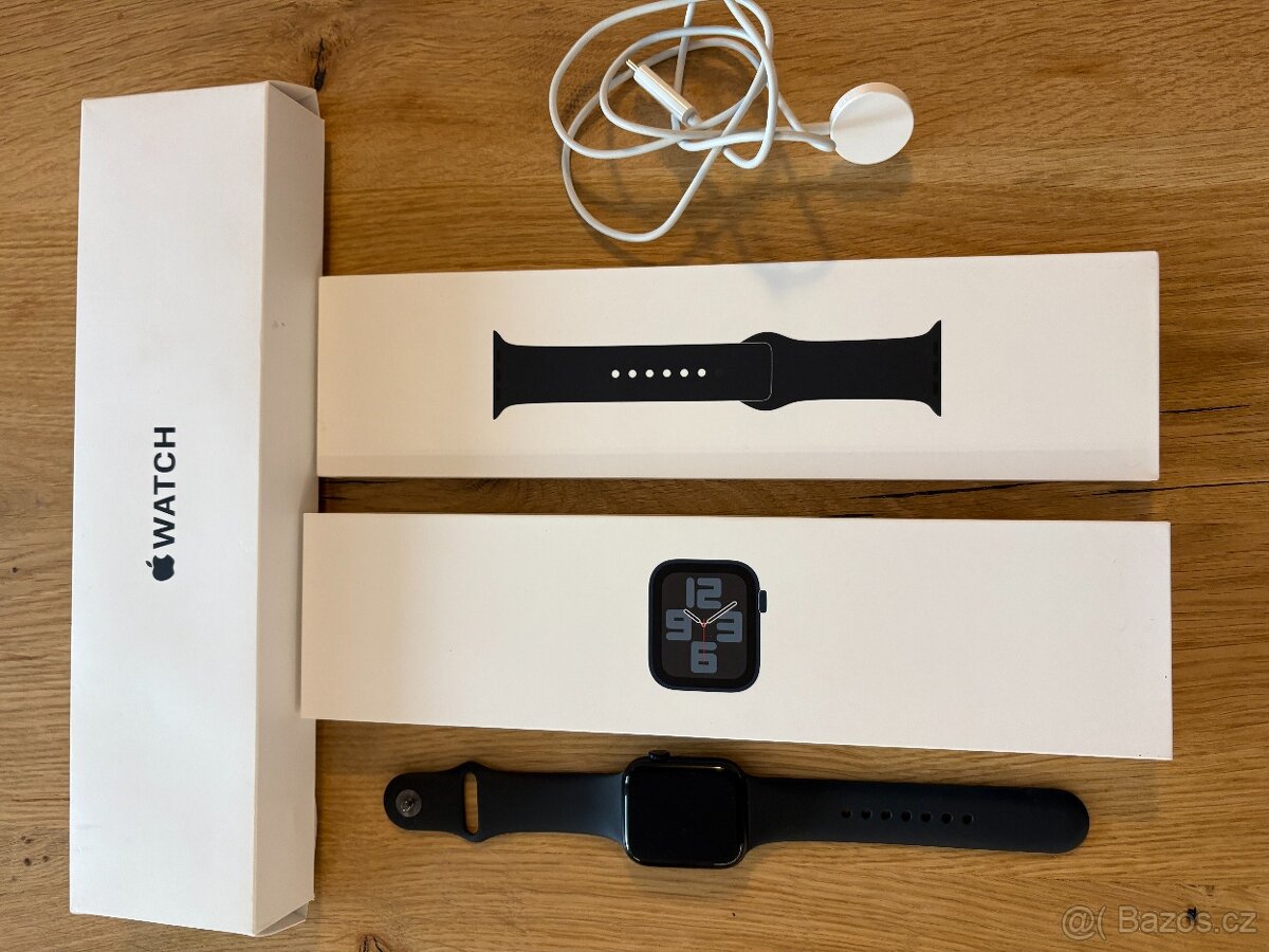 Apple Watch SE(GPS + Cellular) 2.generace, 44mm, temně inkou