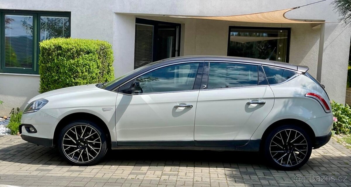 LANCIA DELTA 2,0 JTDm 121kW Bicolore 2013 TOP stav