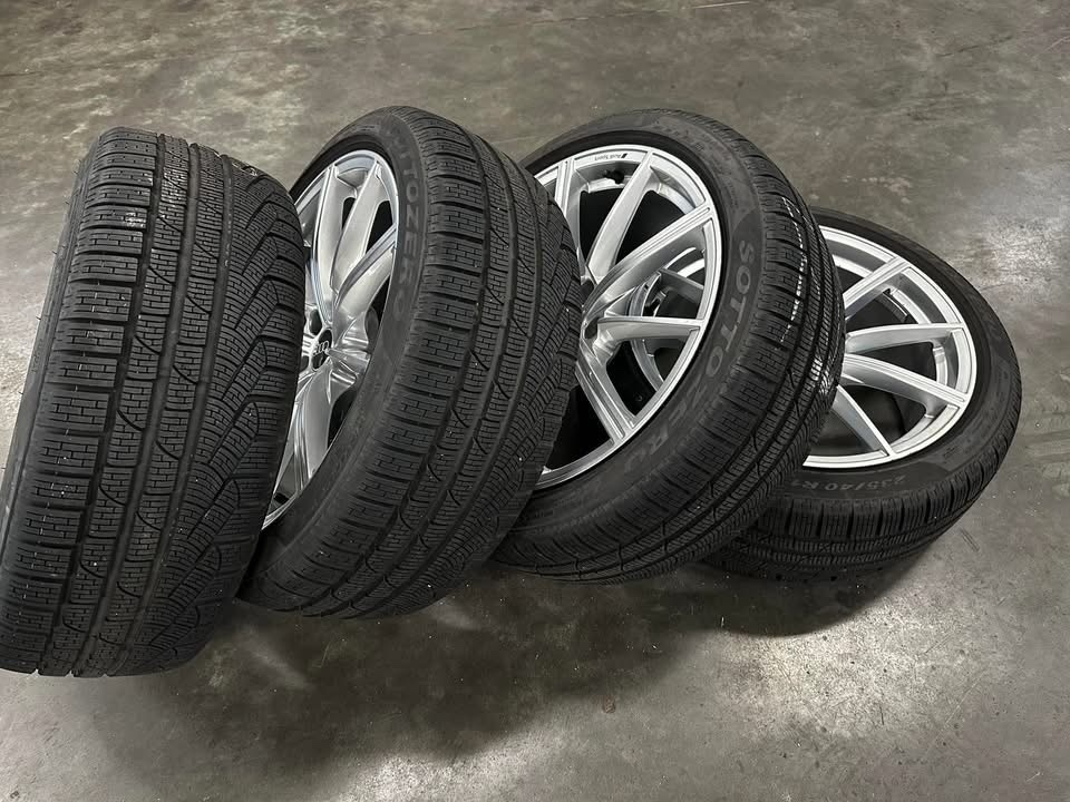 Audi zimní kompletní kolo Speichen-Stern-Design na RS5