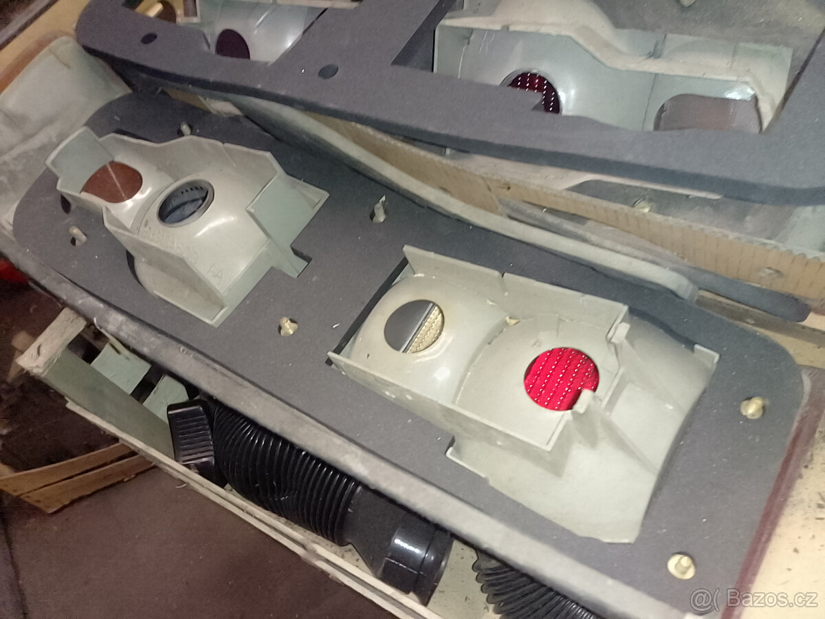 Ford Sierra těsnění pod zadní světla