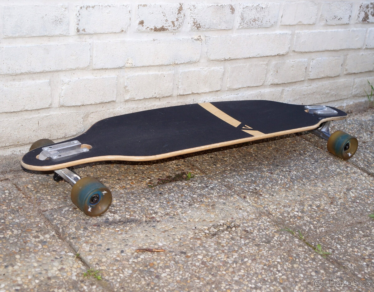 Skoro nový longboard skateboard Apollo, bezvadný stav.
