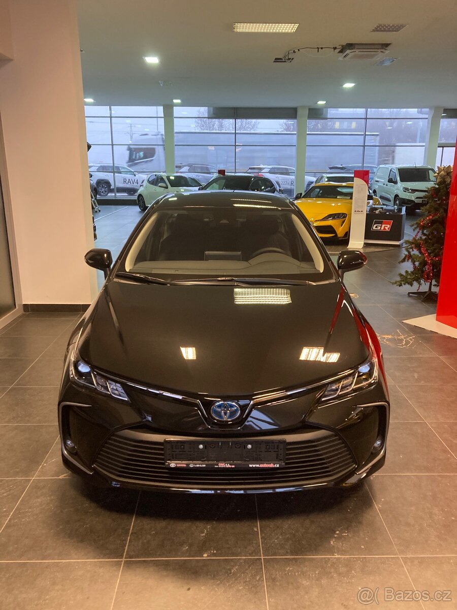 Prodám toyota corolla hybrid 1.8