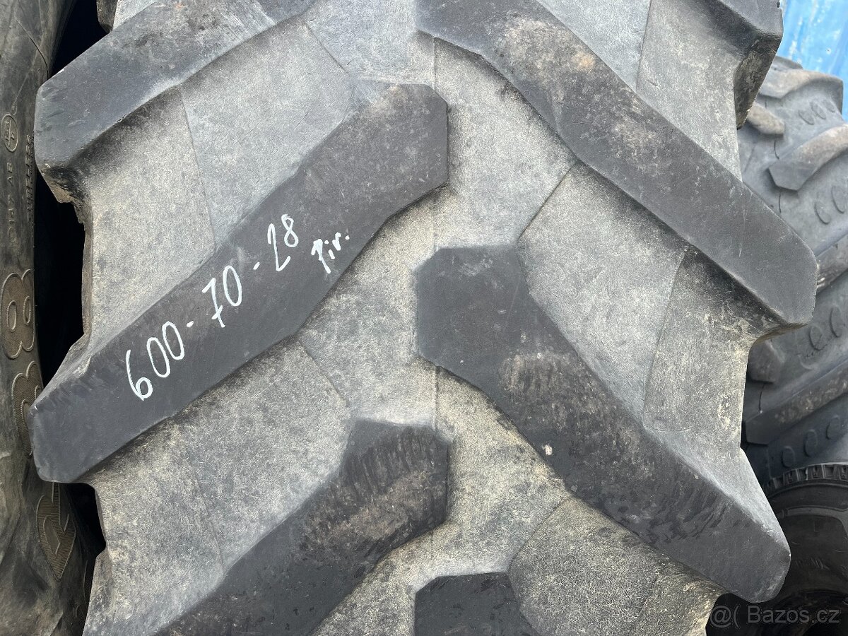 PIRELLI pneu 600/70r28 600 70 28 R28 600-70-28