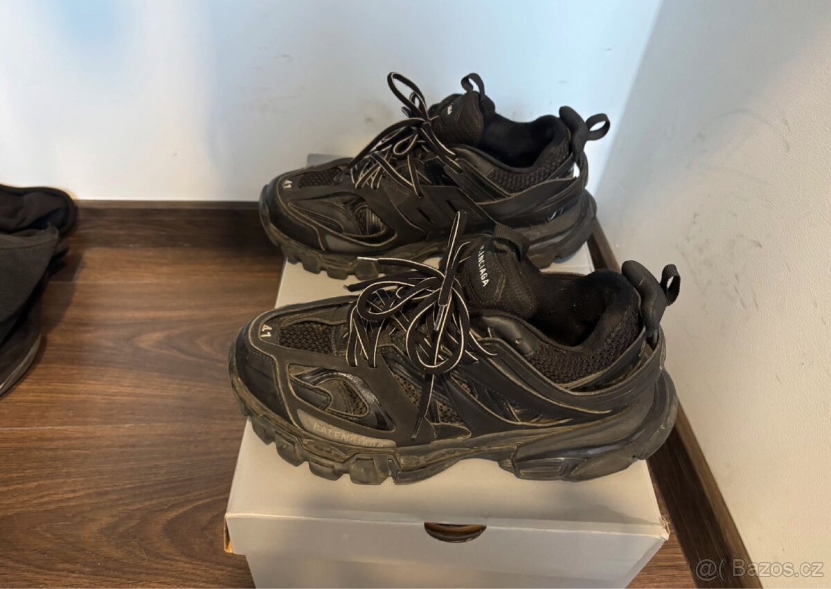balenciaga track shoes.Velikost 41