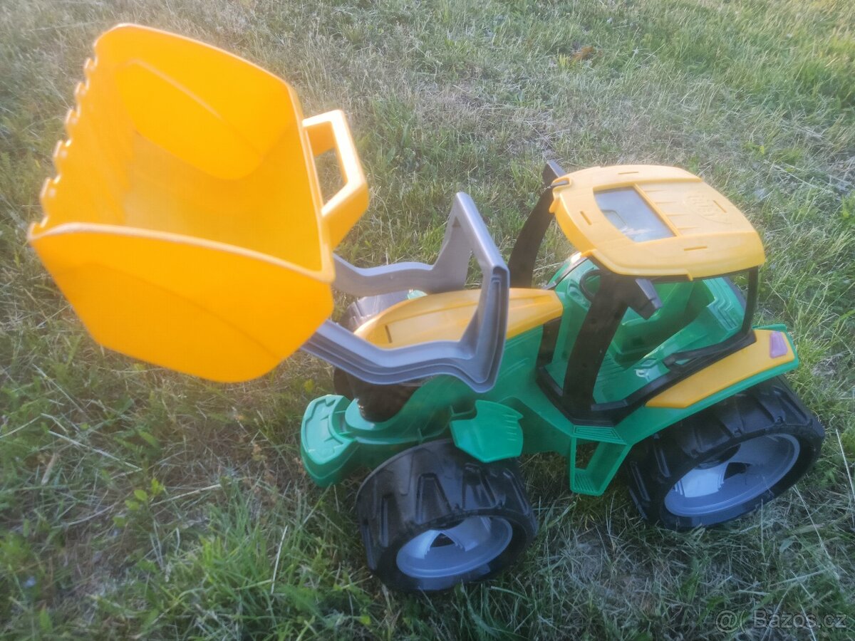 Traktor se lžící