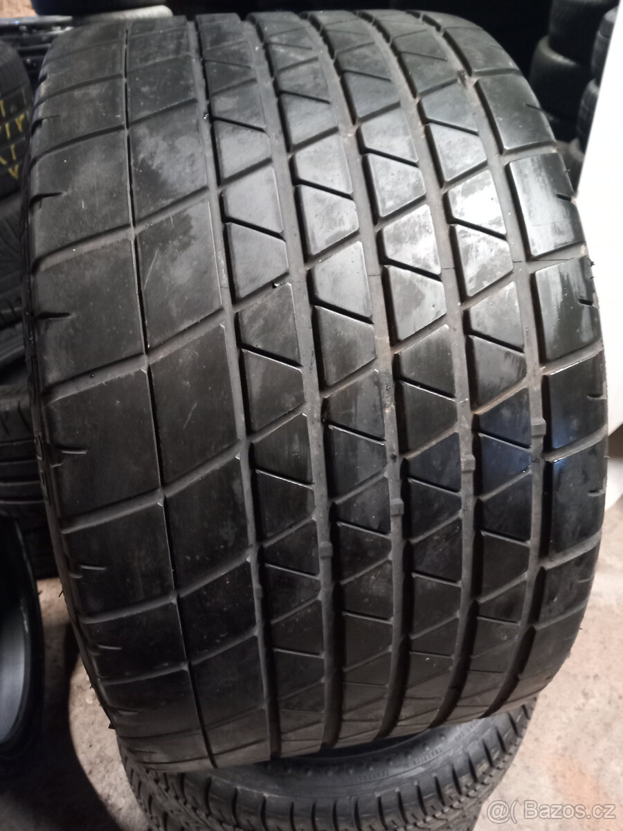 PNEUMATIKY NA FERRARI F40 335/35R17 A 235/45R17