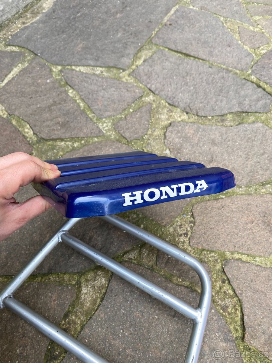 Honda XRV 650 RD03 - Plast pod nosič