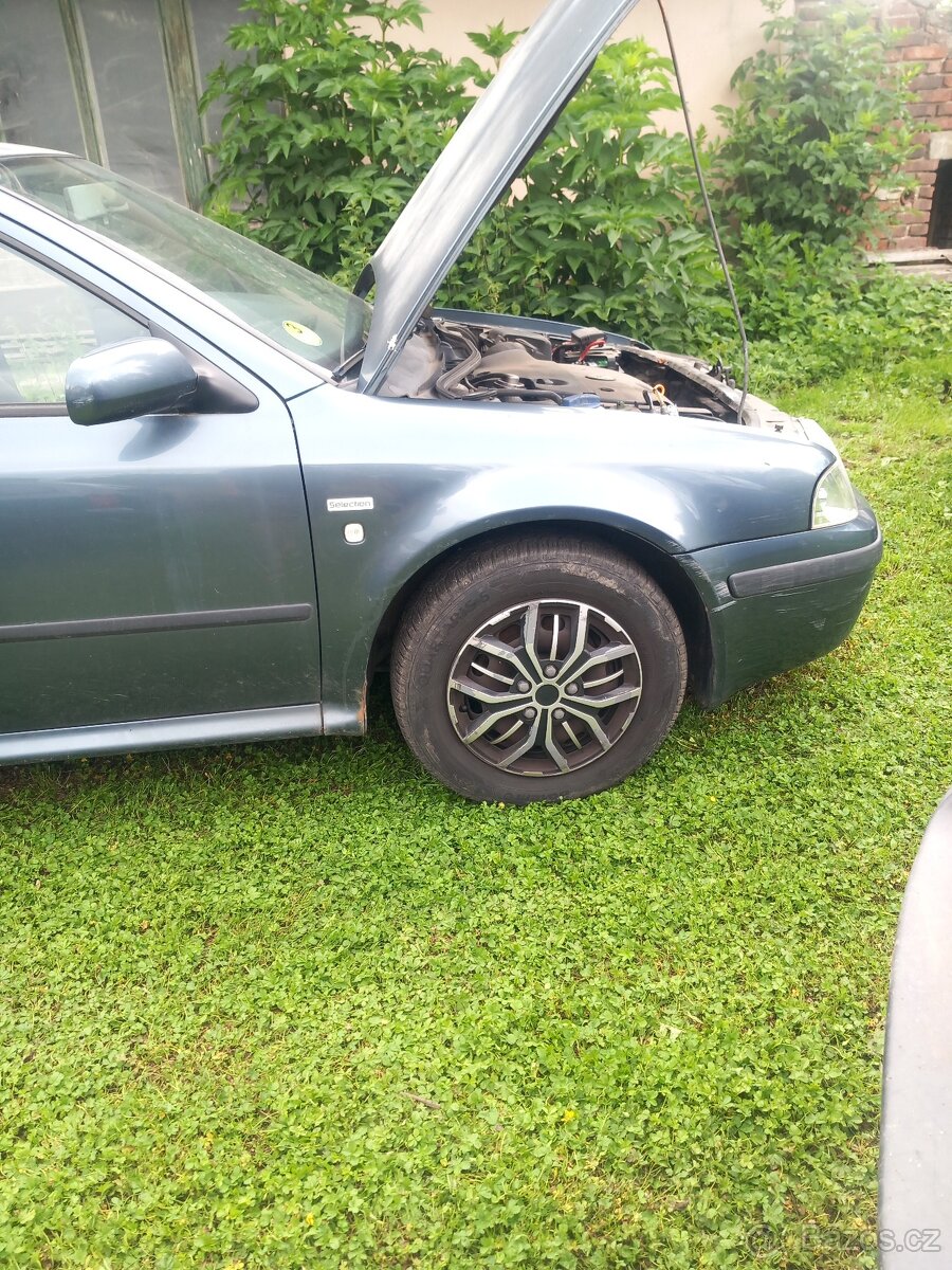 Škoda Octavia combi 1.9tdi 66kw ND Kapota,blatník