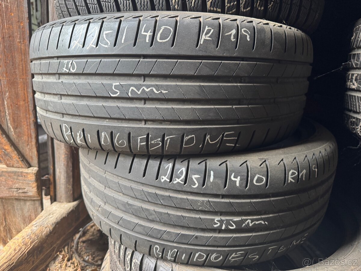 Letní pneu 2x225/40 R19 Bridgestone